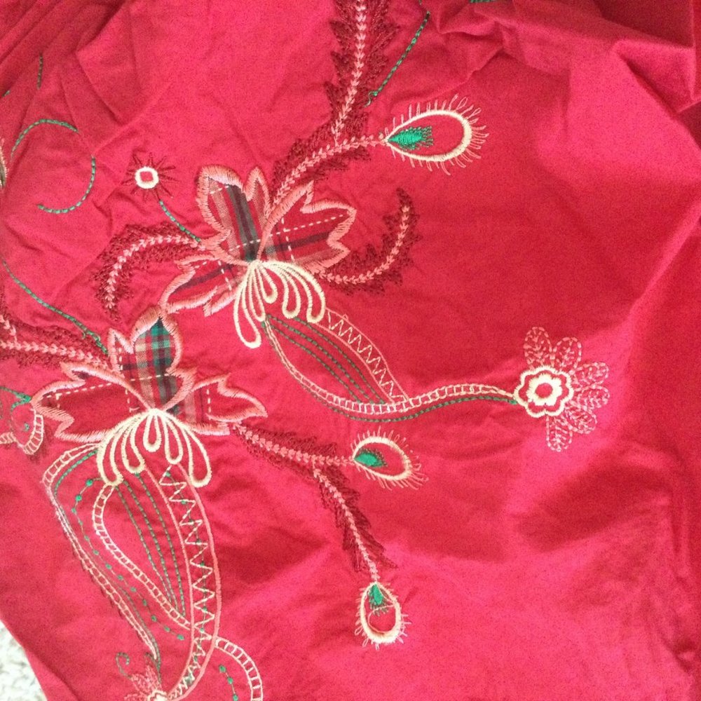 Red Embroidery Dress - Picture 3 of 7